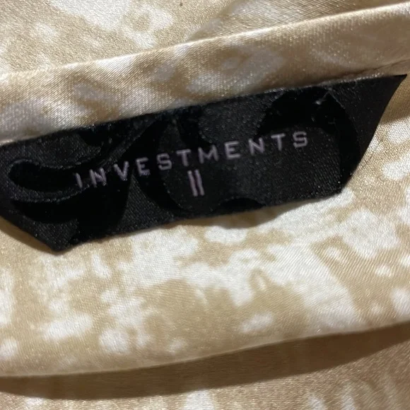 Investments II Floral Blouse - Picture 4 of 10